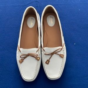 Clarks Artisan white occasion size 11M